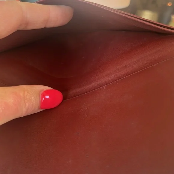 INTERNATIONAL WALLET WITH GUSSETS, MUST DE CARTIER